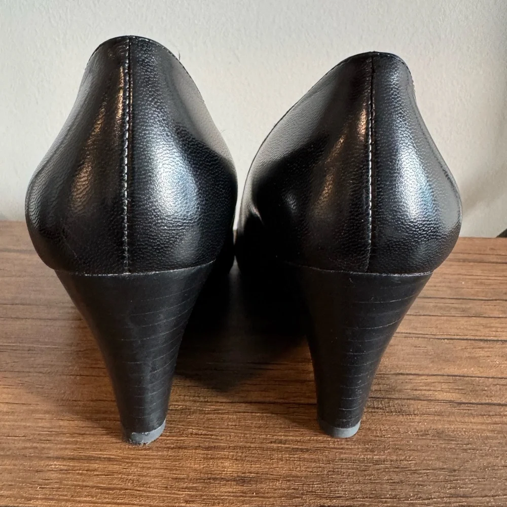 Franco Sarto Frankie Black Leather Wedge Pump - Size 6 Wide - Picture 6 of 7